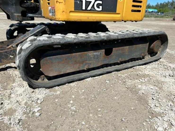 2015-deere-17g-image-31