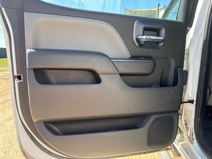 2016-chevrolet-2500-truck-image-21