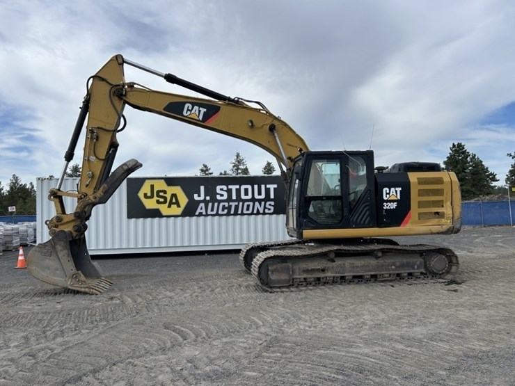 2017-caterpillar-320fl-image-2