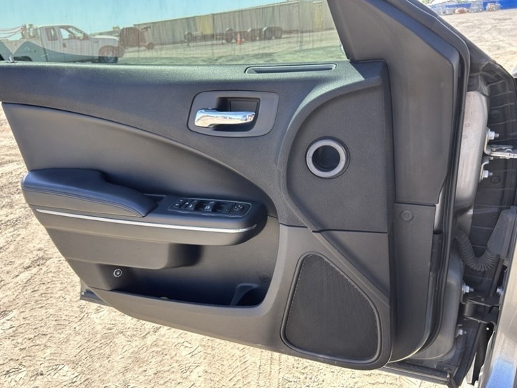 2011-dodge-charger-sedan-image-19