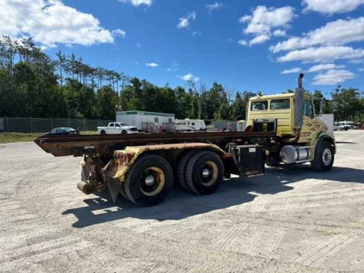 2002-freightliner-fl112-image-3