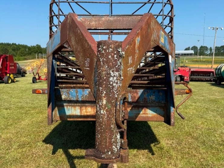 20'-neckover-gooseneck-stock-trailer-**no-title**-image-4