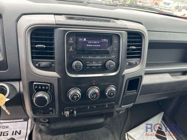 2020-ram-1500-classic-image-16
