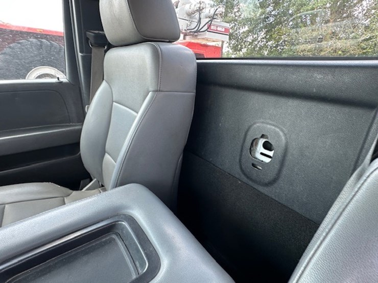 2014-chevrolet-silverado-image-27