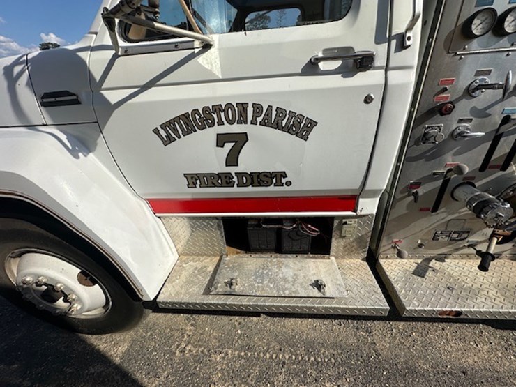1983-ford-7000-image-13