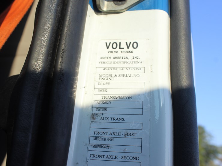 2015-volvo-vnl42t300-image-21