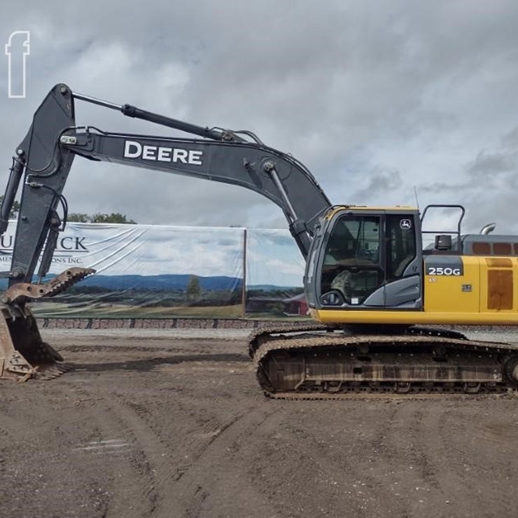 2021 DEERE 250G LC