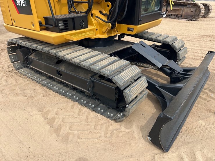 2017-caterpillar-307e2-image-22
