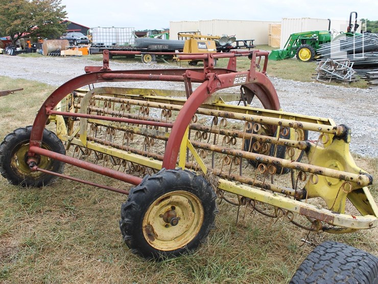 new-holland-258-image-5