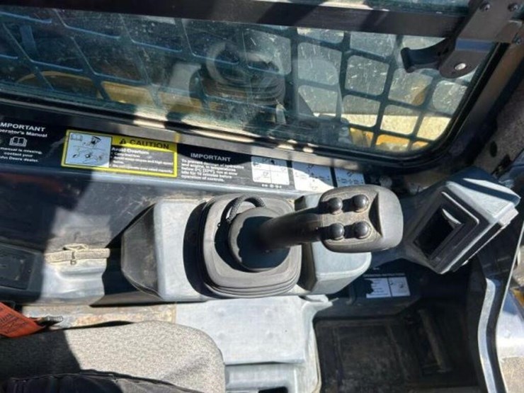 2022-deere-325g-image-12