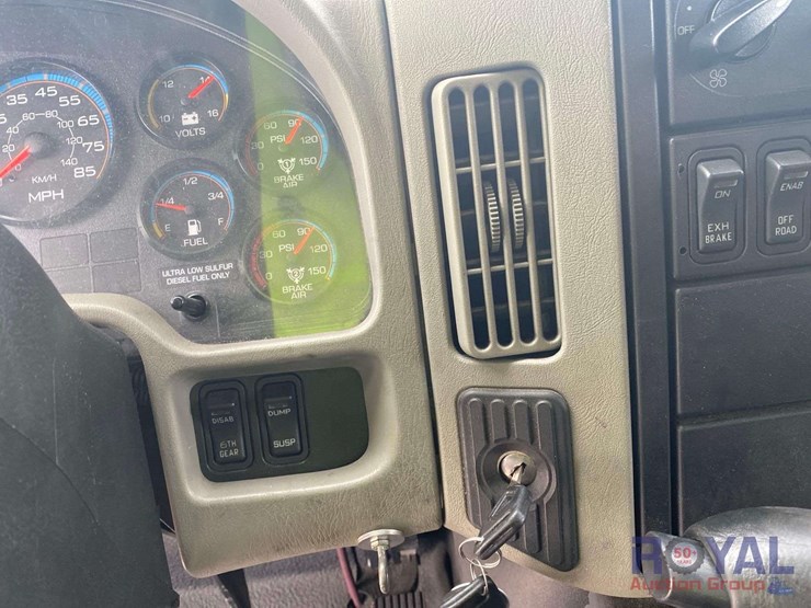 2015-international-durastar-4300-image-33