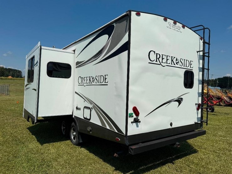 2016-creekside-24'-camper-(slide,-awning,-tandem-image-3