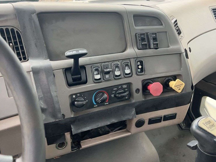 freightliner-sterling-s/a-daycab-truck-image-25