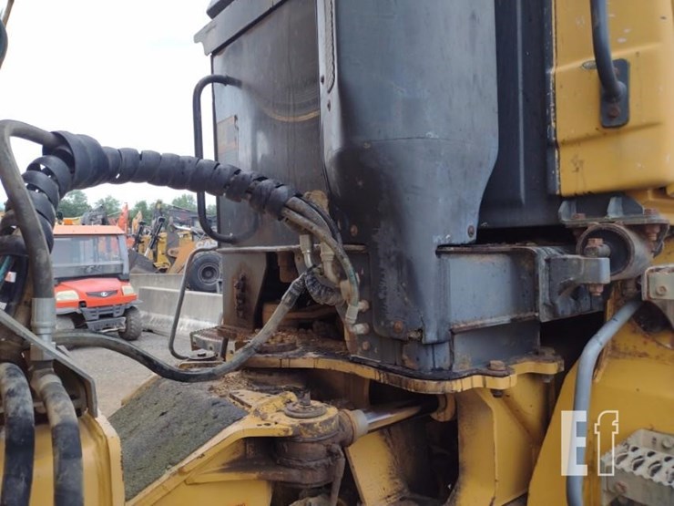 2005-deere-300d-image-38