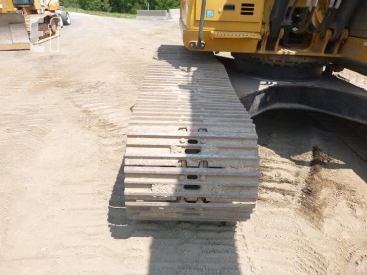 2017-deere-210g-lc-image-31