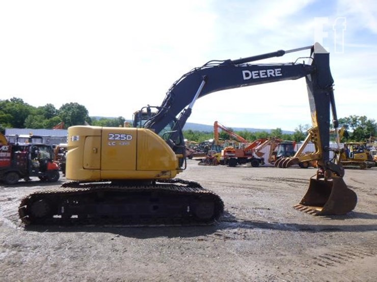 2011-deere-225d-lc-image-3