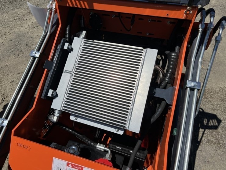 2025-tpm-t460-mini-compact-track-loader-image-16