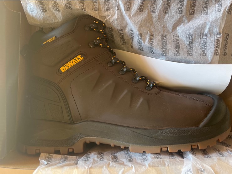 #2037-•-dewalt-size-11-steel-toe-work-boots-appears-unused-image-2