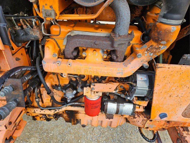 massey-ferguson-383-image-10