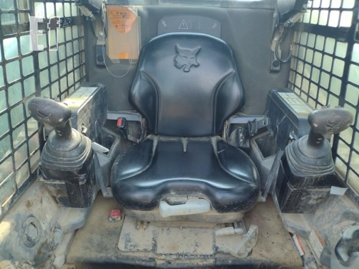 2019-bobcat-t740-image-13