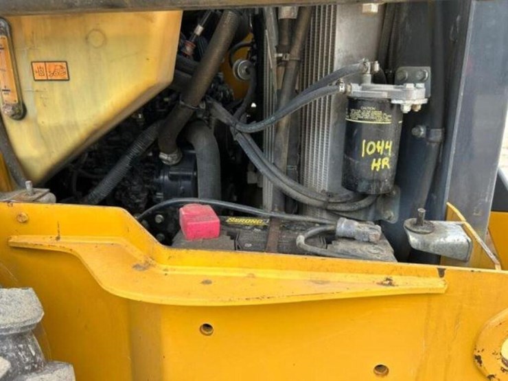 2017-deere-320e-image-27