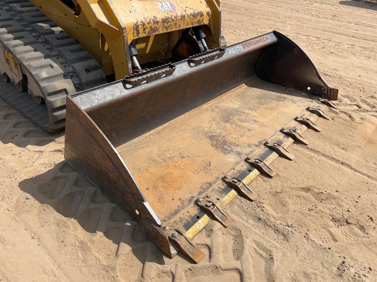 2020-caterpillar-299d3-image-17