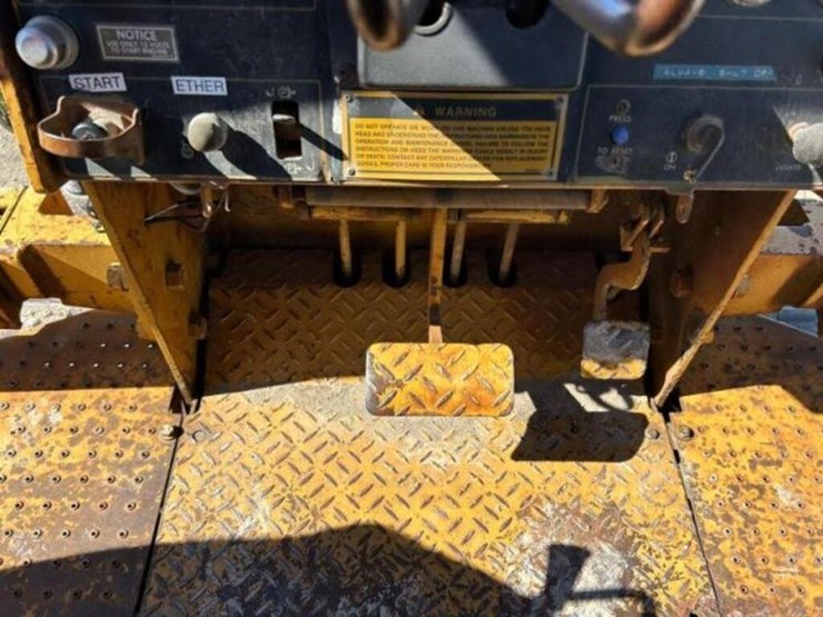 1990-caterpillar-d3c-image-15