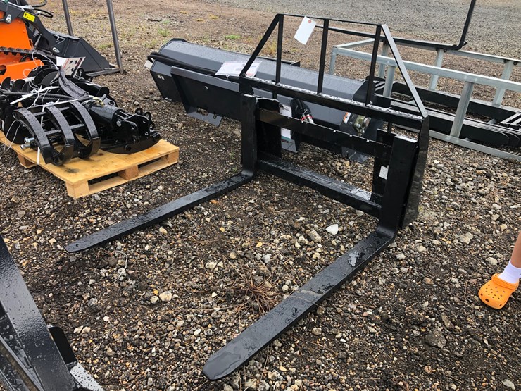 #97-•-48”-skid-steer-pallet-forks-image-1