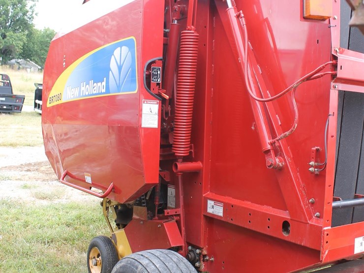 new-holland-br7080-image-2