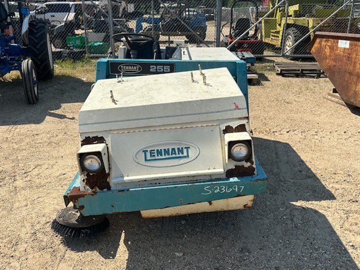 #2267-•-tennant-225-ride-on-sweeper-|-parts-or-repair-image-6