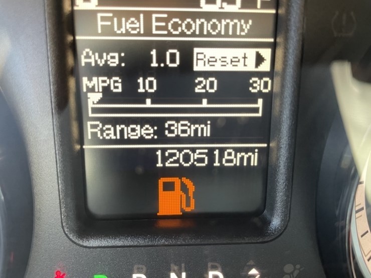 2017-dodge-ram-1500-crew-cab-4x4-pickup-image-26