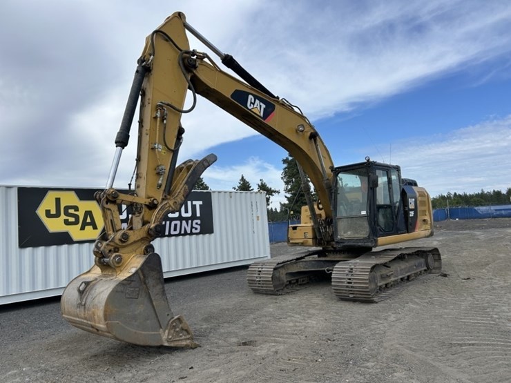 2017-caterpillar-320fl-image-1
