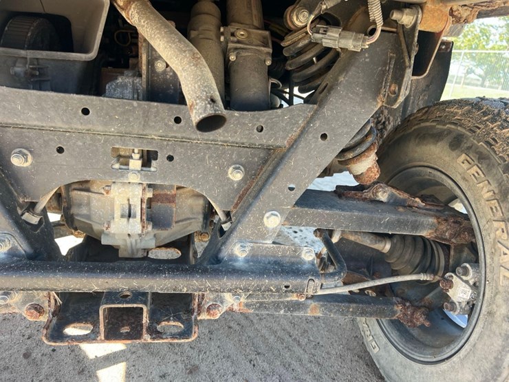 2019-john-deere-gator-image-18