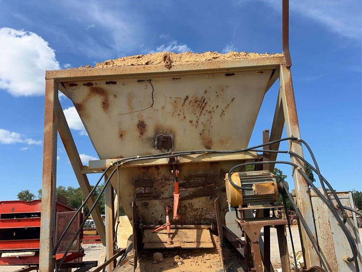 hopper-feeder-image-8