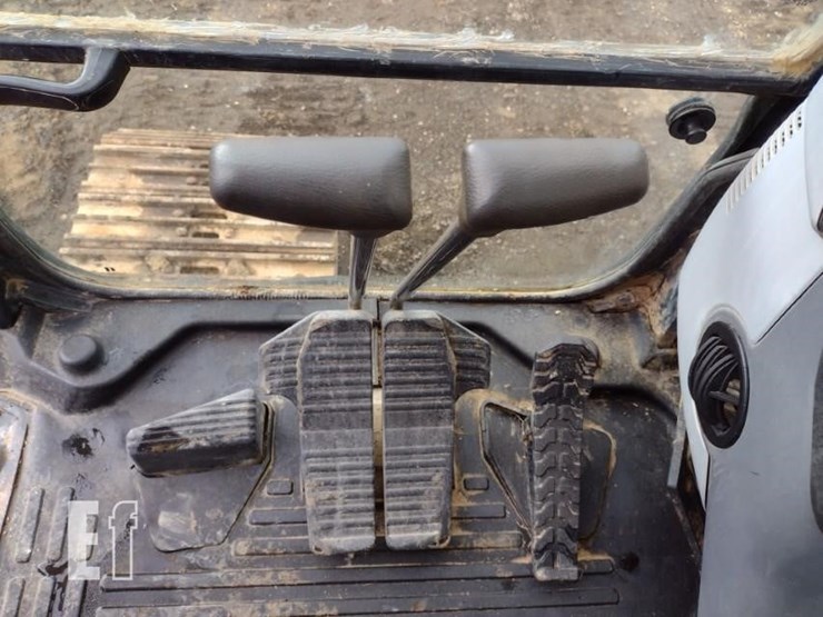 komatsu-pc220-lc-8-image-8