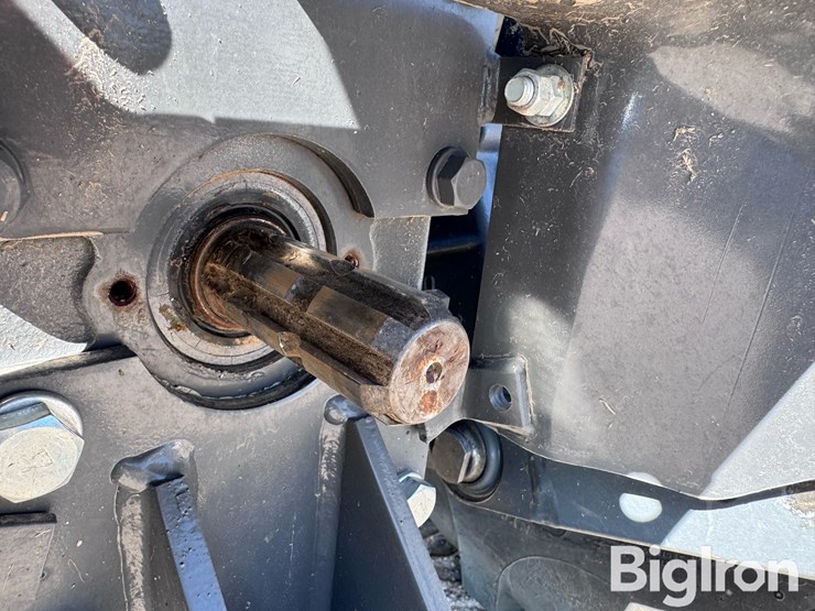 2016-massey-ferguson-1742-image-9