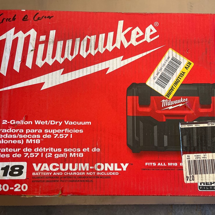 #1165 • MILWAKEE 2 GALLON WET DRY VACUUM