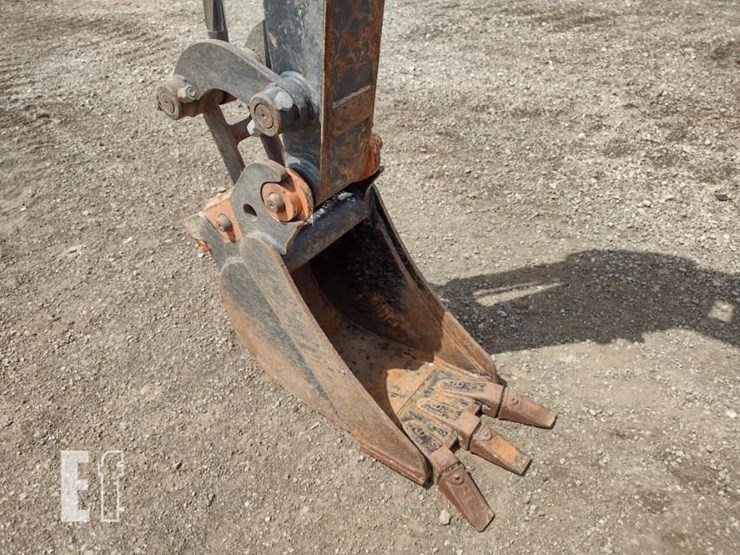 2021-deere-26g-image-14