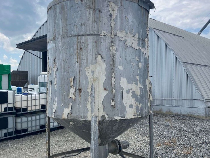 1500-gal.-stainless-steel-chemical-mixing-tank-and-stainless-fittings-image-1