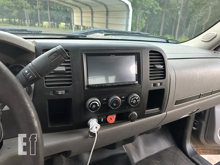 2012-chevrolet-2500hd-image-14