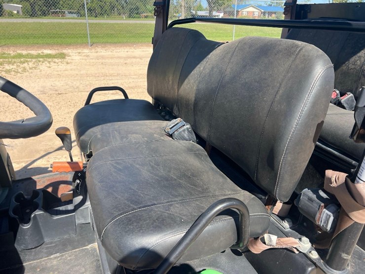 2019-john-deere-gator-image-25