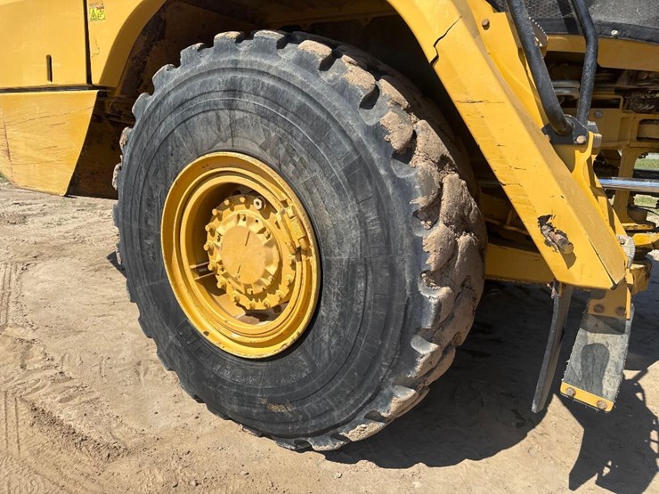 2016-caterpillar-730c2-image-11