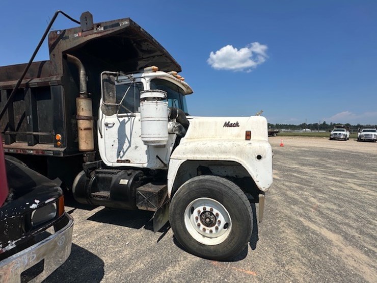 1978-mack-r686-image-7