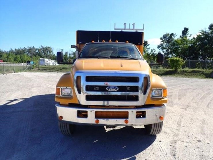 2005-ford-f750-xlt-image-2