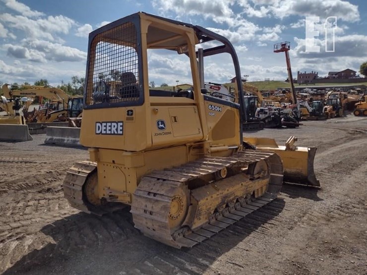 2004-deere-650h-image-42