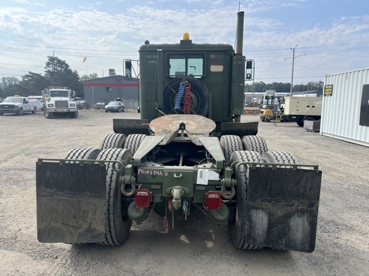 2009-am-general-m915a1-image-5