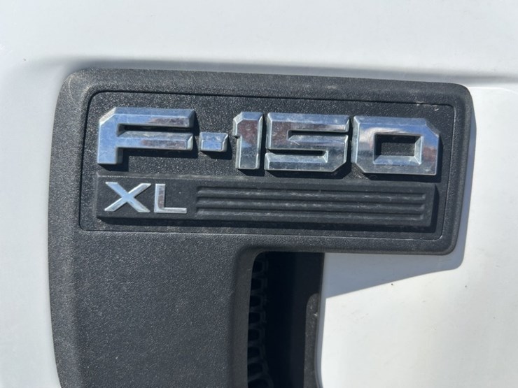 2022-ford-f150-xl-image-10