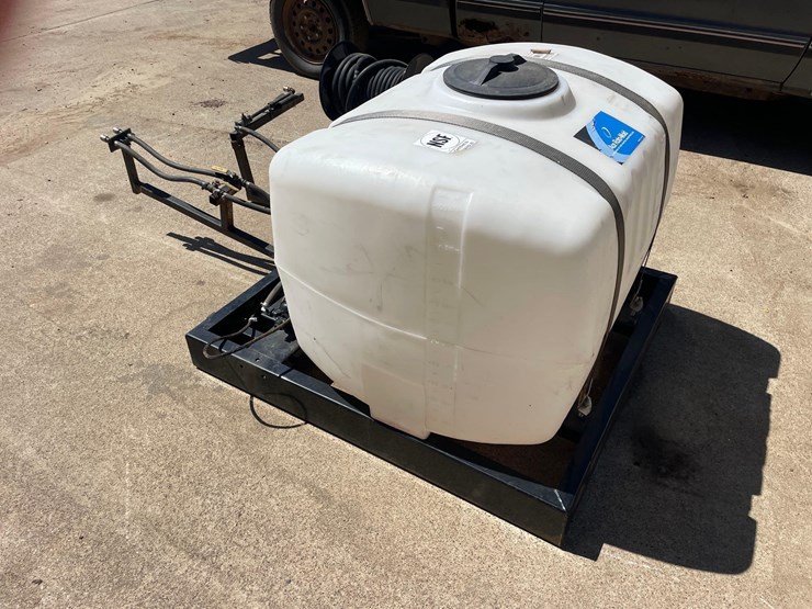100-gallon-spray-tank-image-2