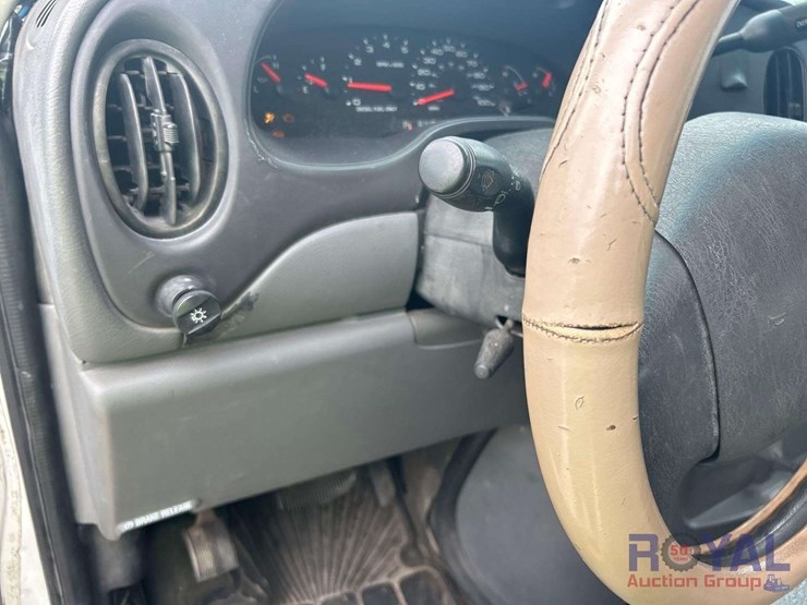 2005-ford-cargo-image-13