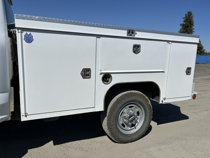 2023-ford-f250-xl-image-30